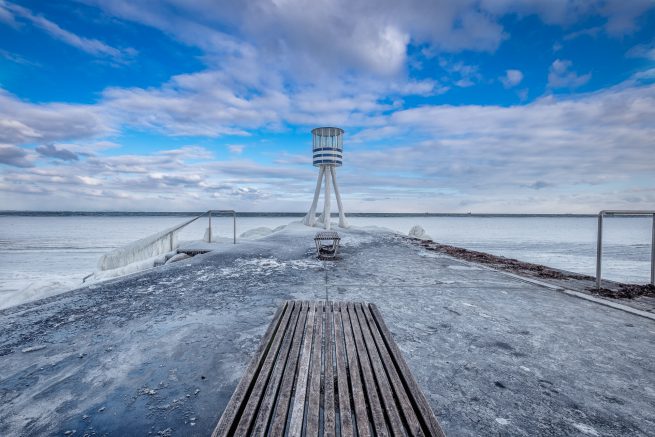 Livreddertårn på Bellevue en vinterdag