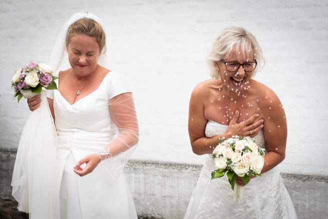 Bryllupsfoto lykkeønskning kirke