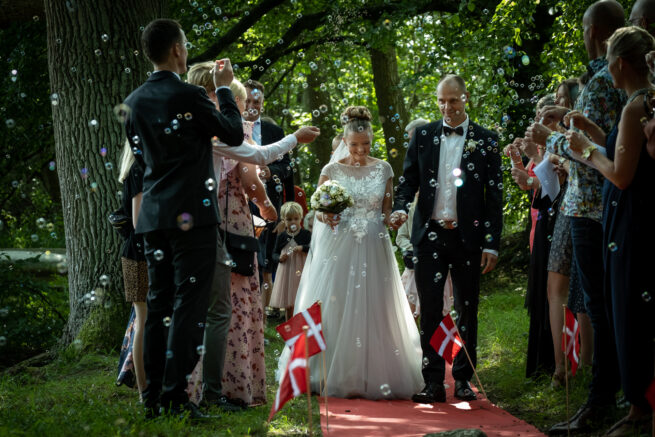 Bryllup lykkeønskning i skoven