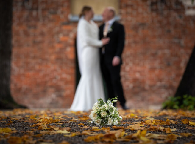 Brudepar med brudebuket